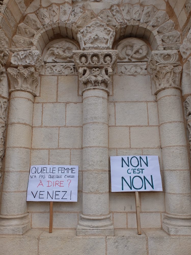Photos et une vidéo du rassemblement à Poitiers contre les violences faites aux femmes