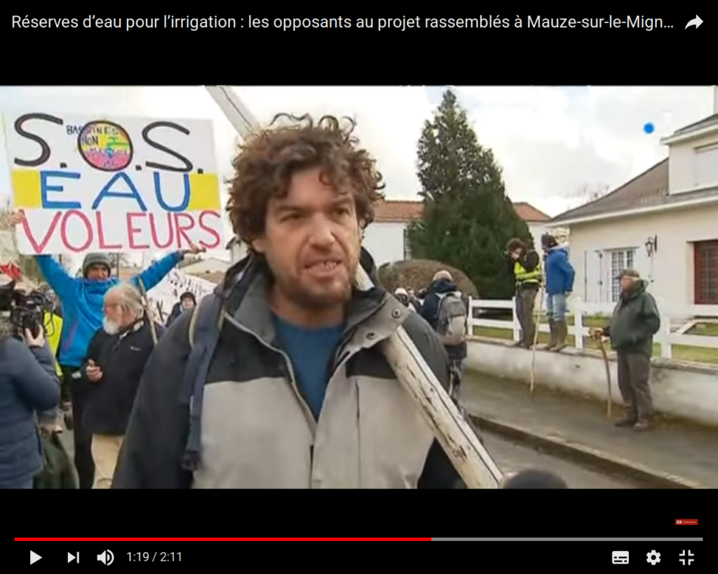 Réserves d’eau pour l’irrigation : les opposants au projet rassemblés à Mauze-sur-le-Mignon (79)