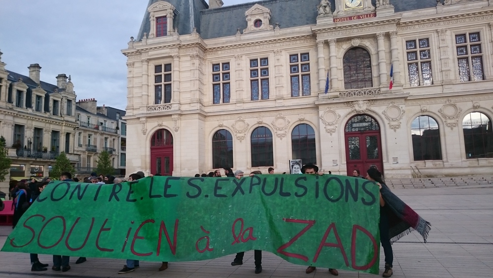 Photos : rassemblement à Poitiers contre l’occupation/expulsion de Notre Da