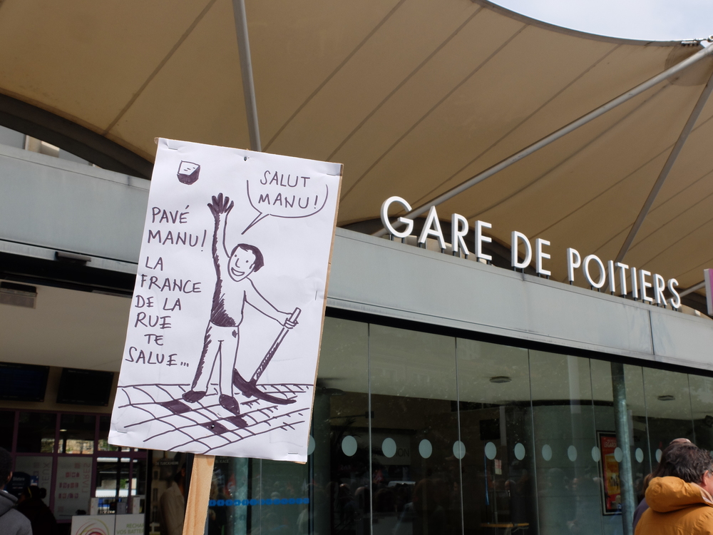 Énorme manifestation du 1er mai à Poitiers avec une belle ambiance