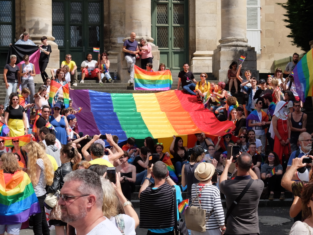 Reportage vidéo et photo sur la Marche des fiertés 2018 à Poitiers