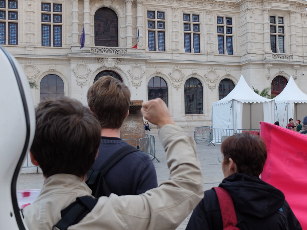 [video,photos, son] Une belle manif contre un sacré scandale