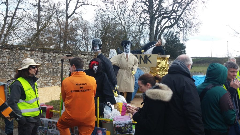Le carnaval des Gilets Jaunes à Châtellerault entaché de violence policière…