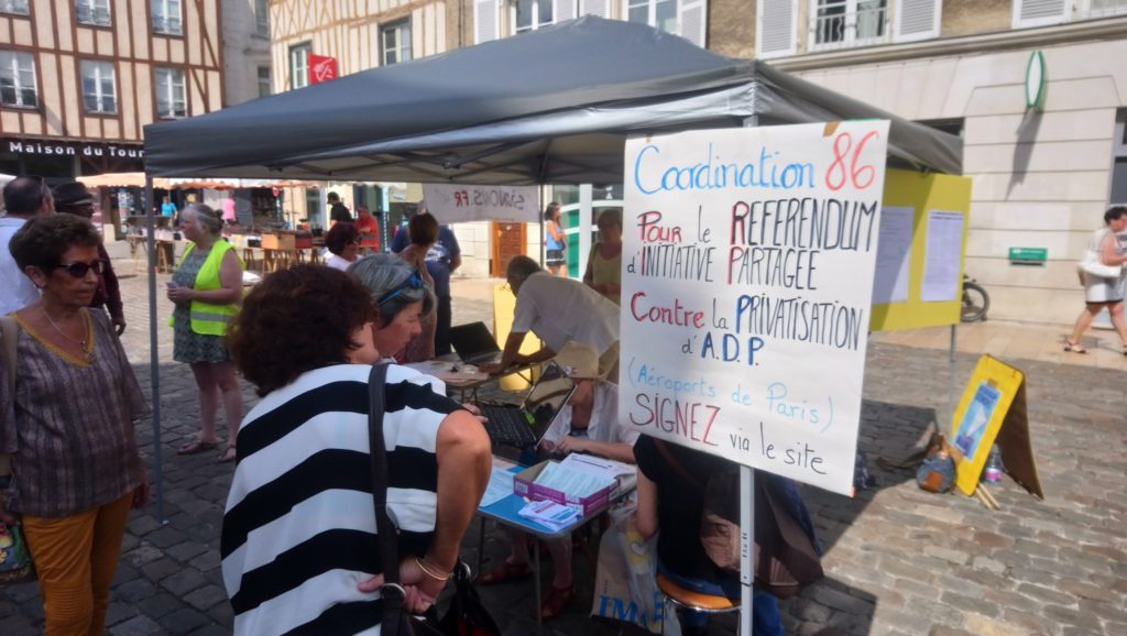 ADP : signatures place du marché à Poitiers le 6 juillet