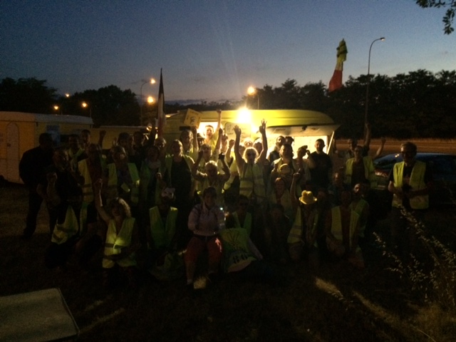 [Photos-Vidéos] Escale du convoi des caravanes Gilets Jaunes à Châtellerault 12/07/2019