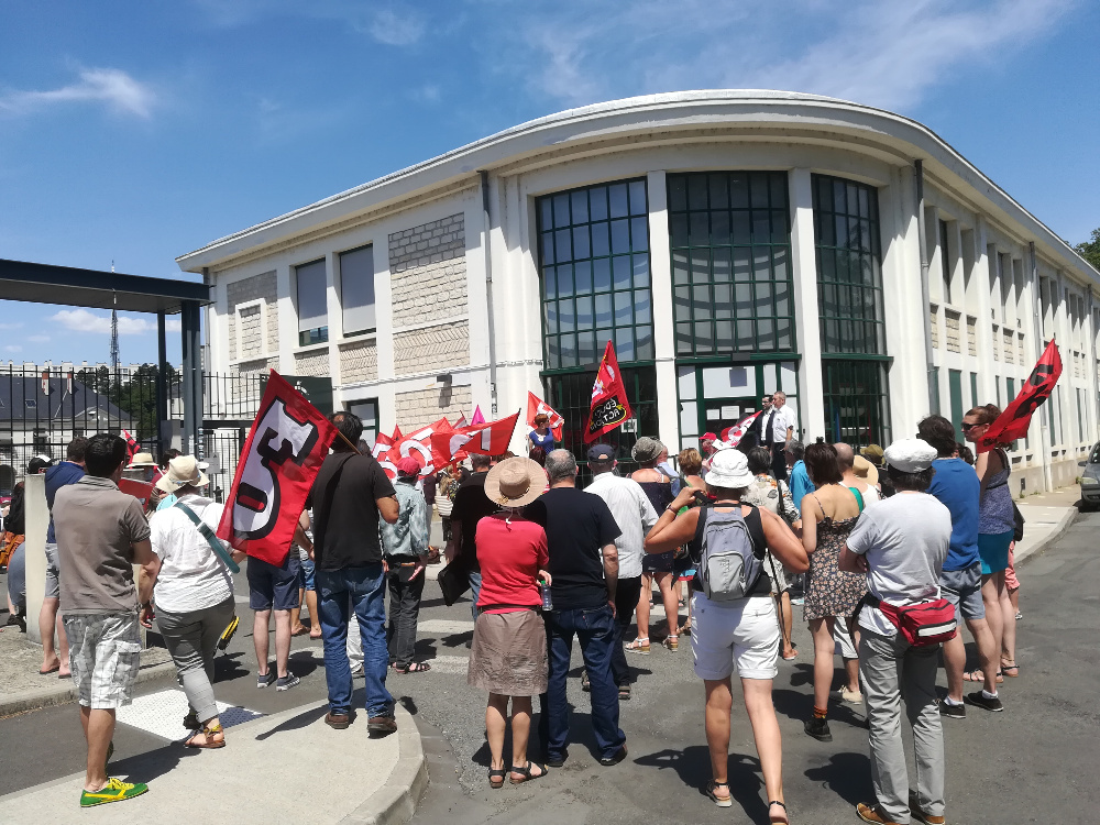 Rassemblement au Rectorat de Poitiers