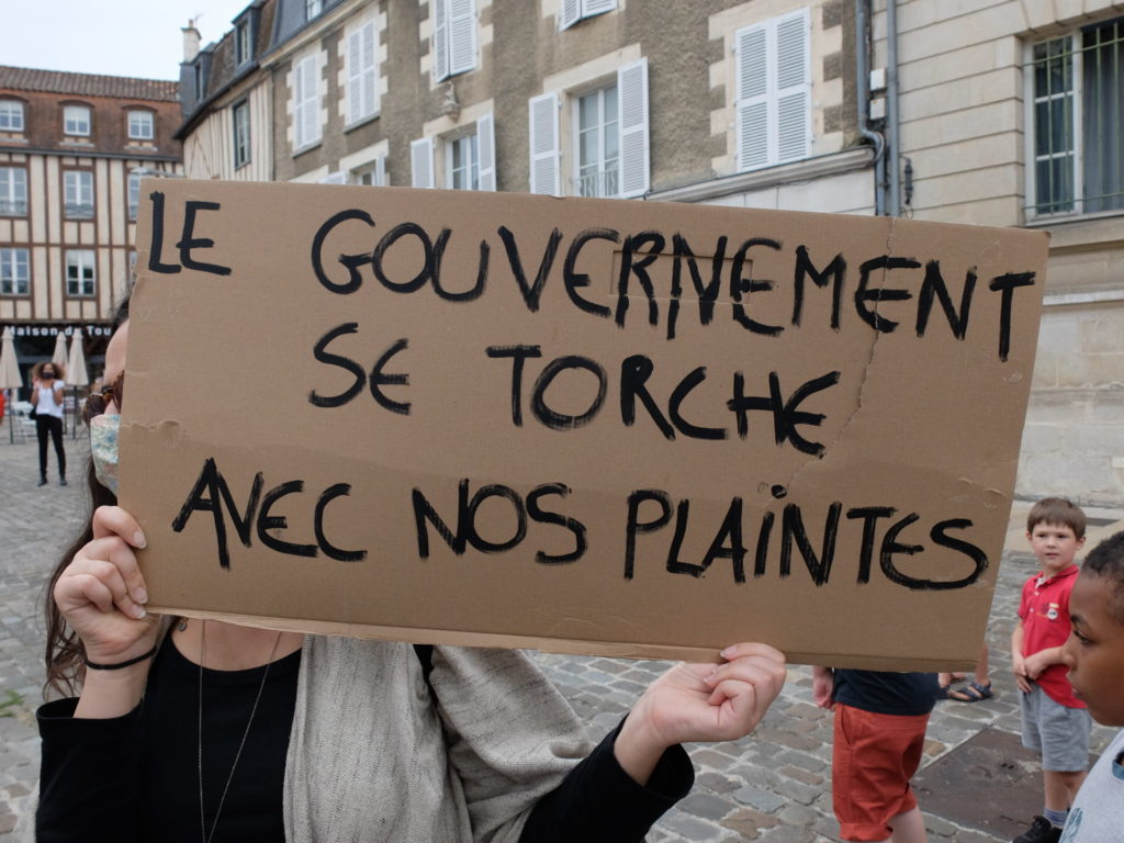 Manifestation féministe à Poitiers : gouvernement de la honte
