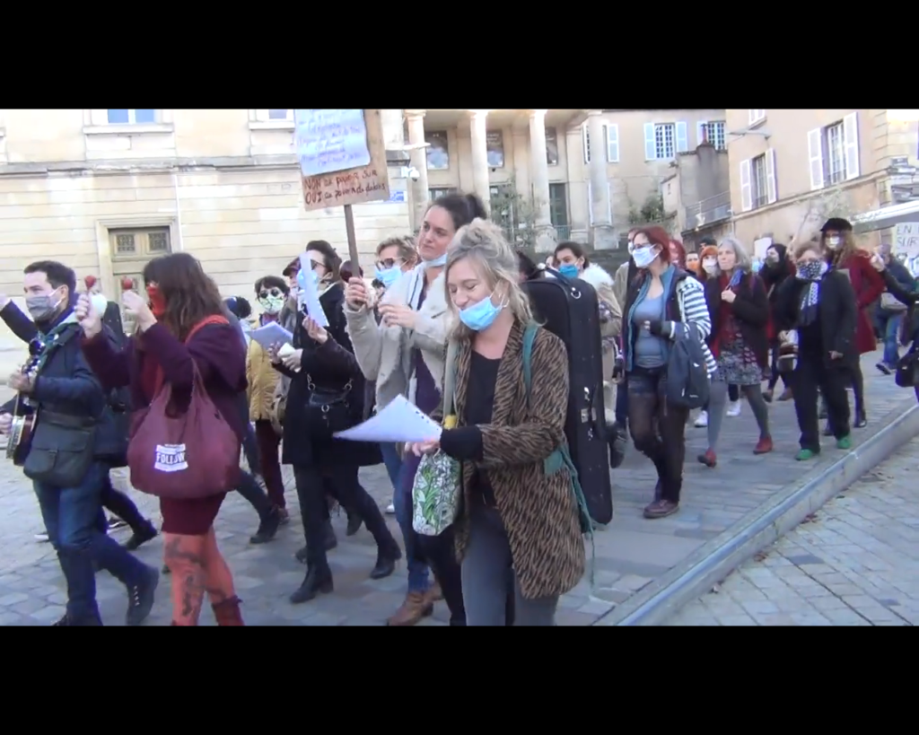 Vidéo sur la manifestation de Poitiers « Marche pour les Libertés » animée par un groupe de femmes