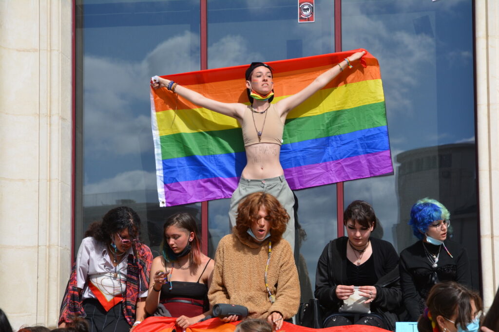 [Vidéo-Photos] « Marche des fiertés » : ça mobilise à Poitiers