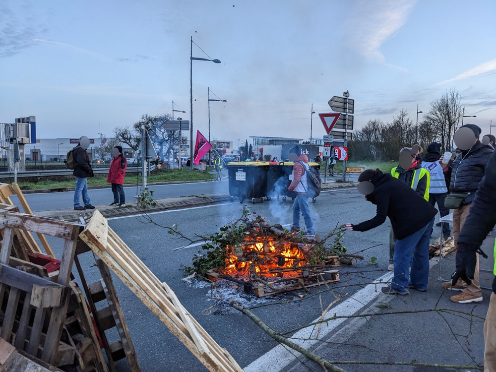 Rond-point Poitiers sud ce mercredi matin