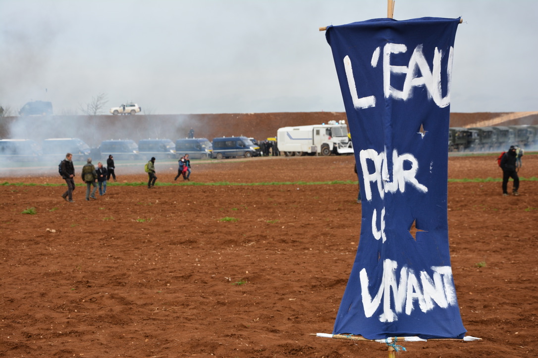 Sainte-Soline : révélations sur le tir tendu qui a failli tuer Serge Duteuil-Graziani (Médiapart et Libération du 26 mai)