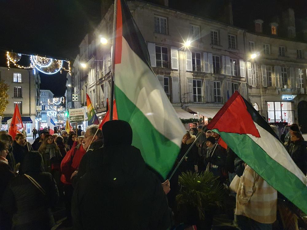 [photos, vidéos] Allocution du Comité Poitiers Palestine au rassemblement du 14 décembre.