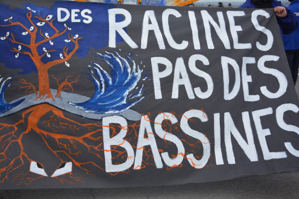 [Photos-Vidéos] A Saint Léger La Pallu, samedi 16 décembre : des bassines ? Non, des racines !