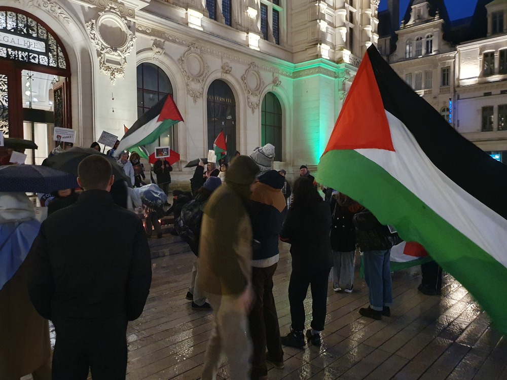[photos-vidéo] Veillée hommage aux victimes palestiniennes à Poitiers