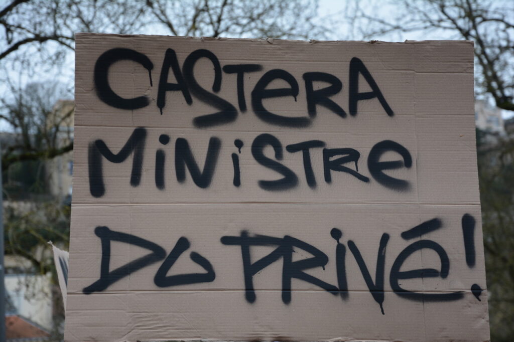 [Photos-Vidéos] 1er février à Poitiers : l’Ecole Publique dans la rue, la ministre dans les choux