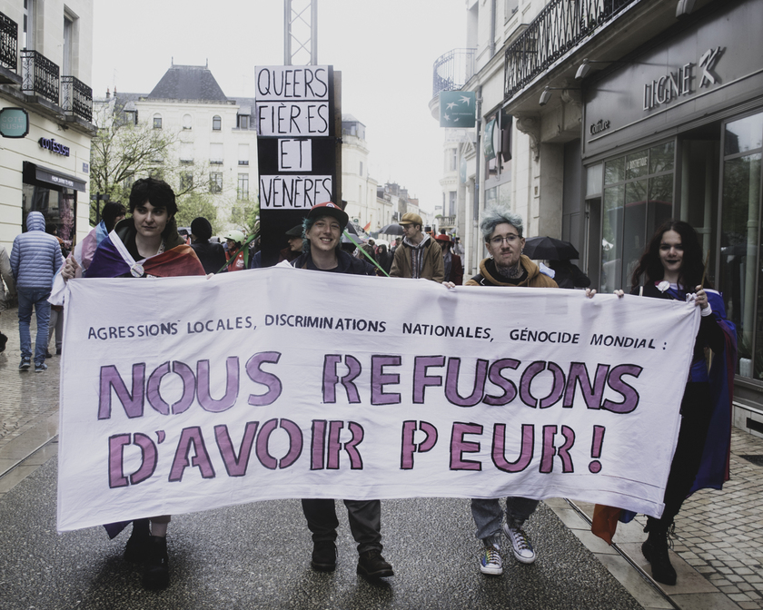 [photos] Allocution du Collectif LGTBIQIA+86 lors de la Marche des fiertés de Poitiers