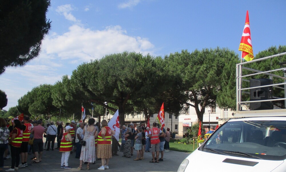 [Photos] Châtellerault : Rassemblements le 27 juin  à 10 h puis à 18 h au kiosque à musique contre l’extrême droite.