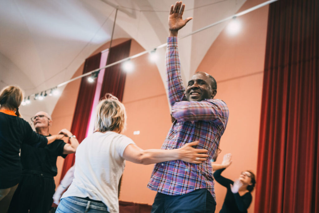 [podcast] Éveille ta Ville épisode 16 : théâtre social, quand l’art aide à mieux vivre la maladie de Parkinson