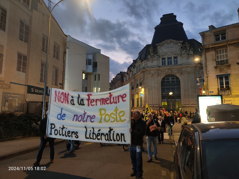 [photos, vidéo, tract] Manifestation contre la fermeture de la Poste à Poitiers Libération