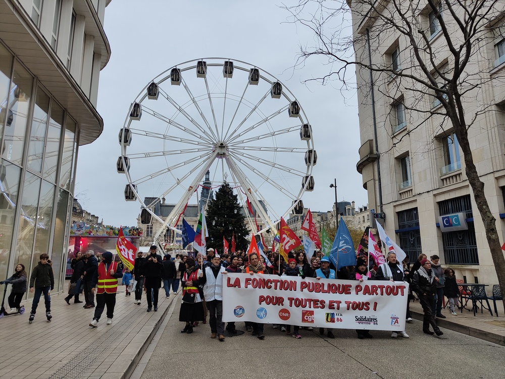 [photos, vidéos] La roue tourne ! La mobilisation de la fonction publique à Poitiers