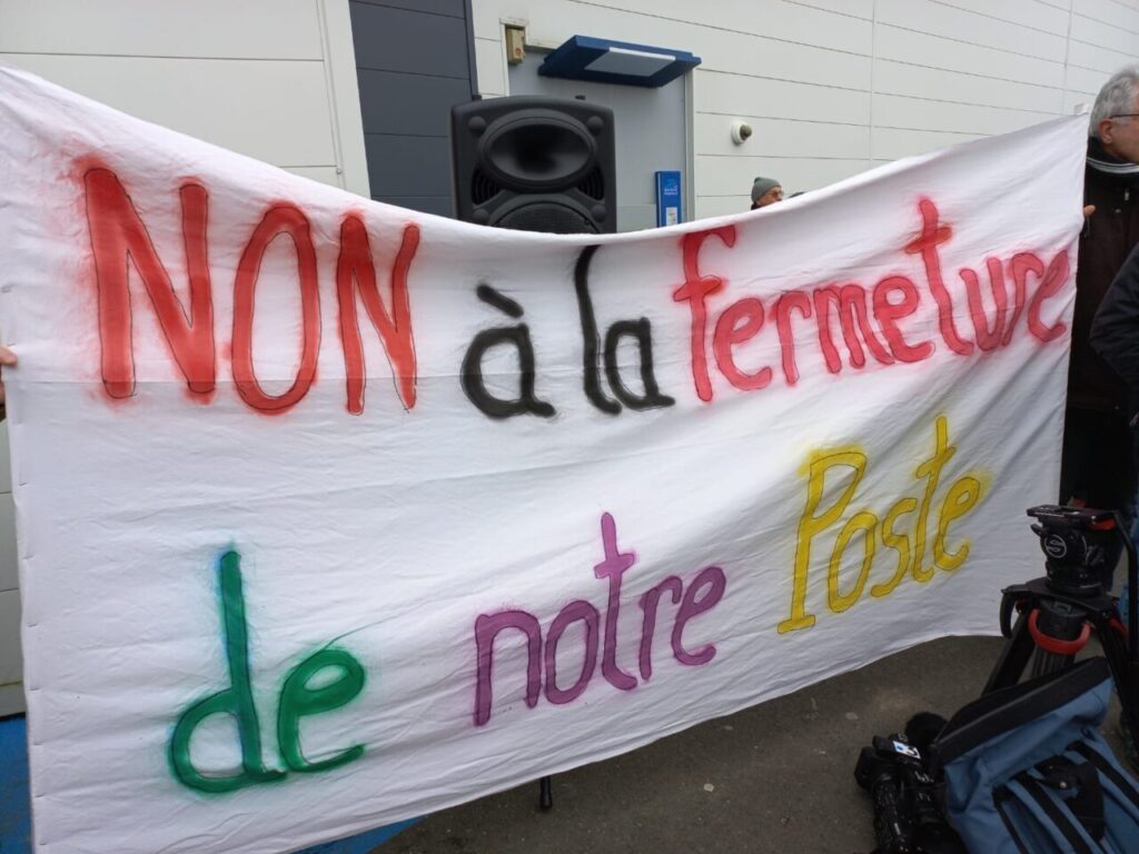 [Photos] 4ème manifestation contre la fermeture de la Poste de Poitiers-Libération : une mobilisation en nette progression