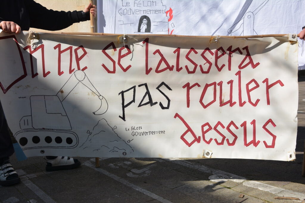 [Photos] 27 mars à Poitiers : des étudiant.e.s toujours mobilisé.es