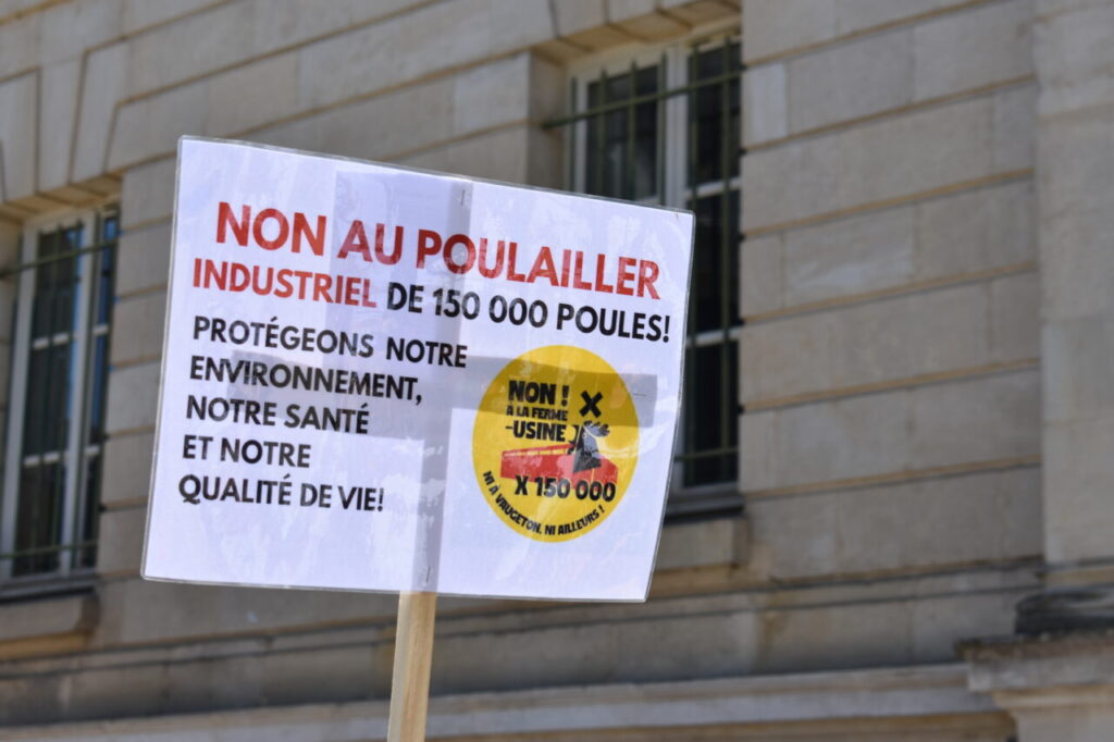 Plus de 80 personnes mobilisées contre le projet de ferme-usine à Vaugeton (Celle-Lévescault)