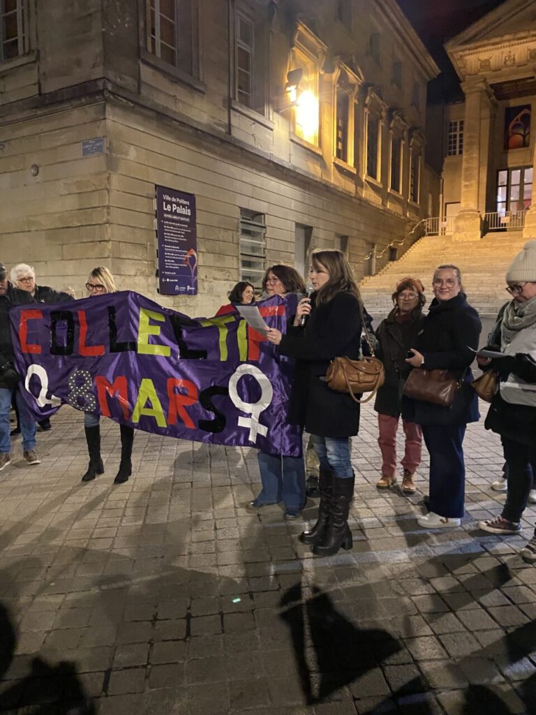 [Photos] Mobilisation du 25 novembre à Poitiers : journée internationale de lutte contre les violences faites aux femmes et aux enfants