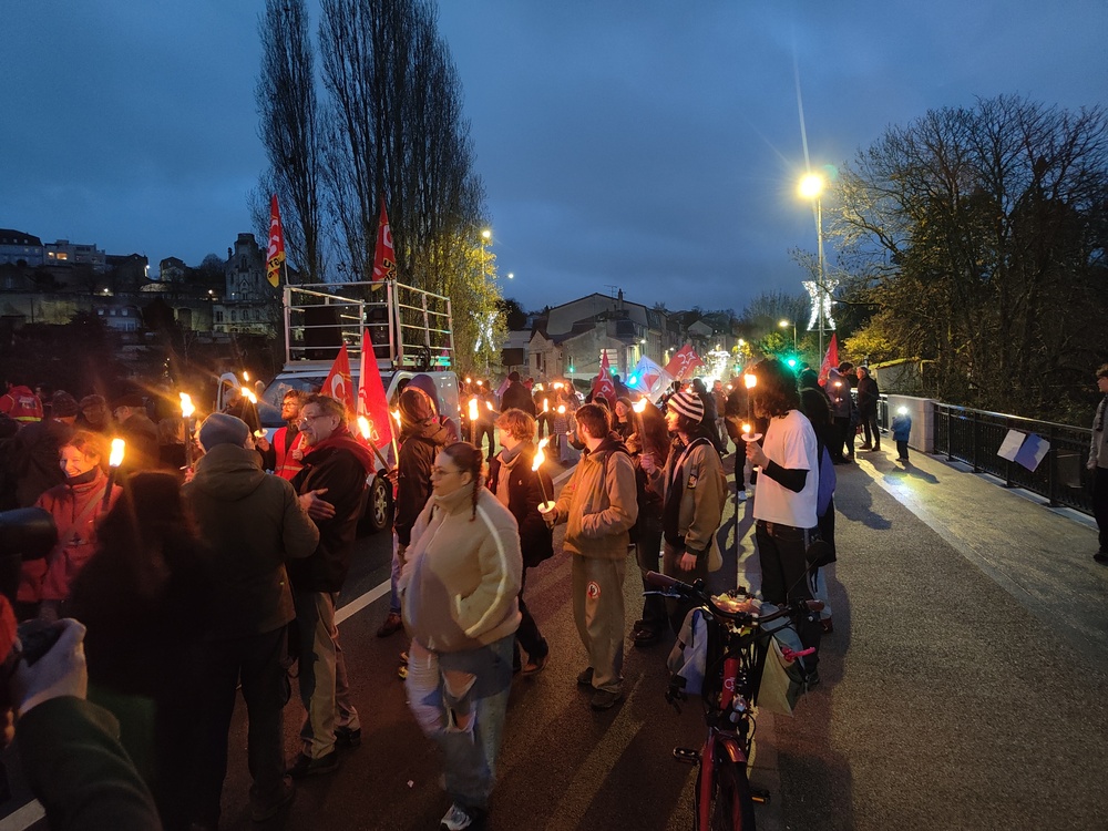 [photos, vidéos] Une toute petite mobilisation intersyndicale
