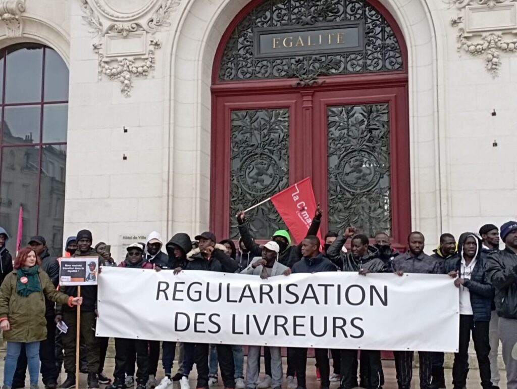 Régularisation des livreurs poitevins Uber ou Deliveroo !